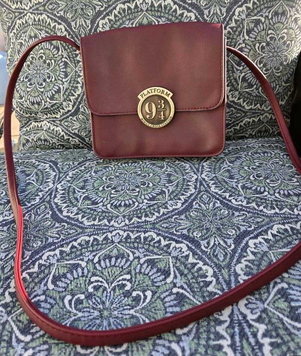 HARRY POTTER PLATFORM 9 3/4 KINGS CROSS STATION CROSSBODY BAG / PURSE